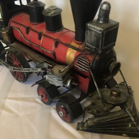 Train Decor - Picture 3 of 4